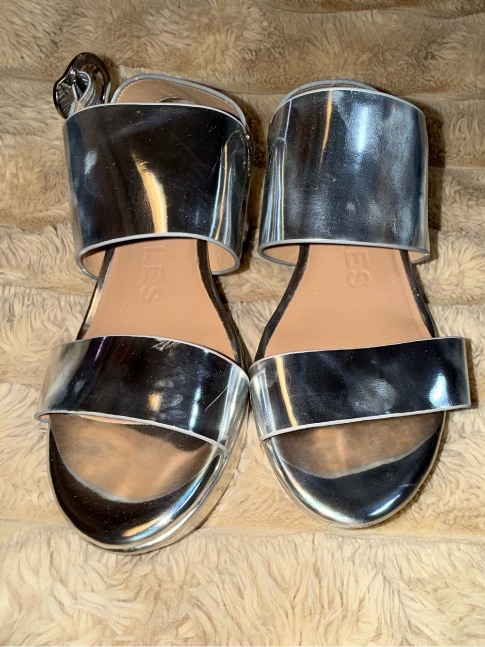 🪩AEROSOLES Camera Shiny Silver Double-Band Sandal🪩